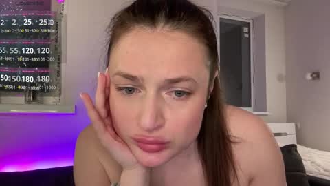 Snapshot of mooonika80 chatting on 03/19/26, 08:35 Mooonika80 online show from 03/19/26, 08:35