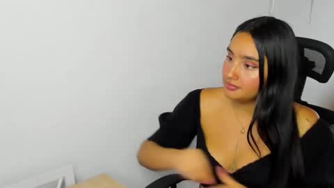 morena_rodriguez_9 online show from 12/18/25, 07:20