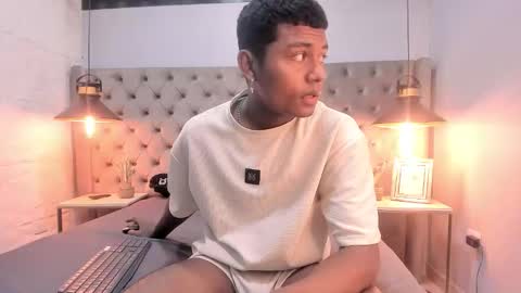 Mmorenito online show from 10/21/25, 07:25