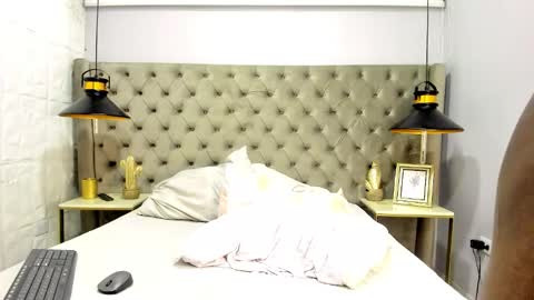 Mmorenito online show from 10/28/25, 07:16