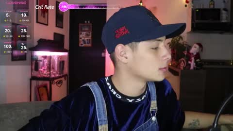 Snapshot of morgan_hiller chatting on 12/12/24, 01:10   online show from 12/12/24, 01:10