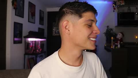 Snapshot of morgan_hiller chatting on 12/15/24, 10:47   online show from 12/15/24, 10:47