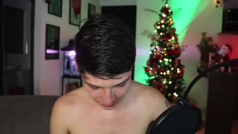 Snapshot of morgan_hiller chatting on 12/18/24, 03:37   online show from 12/18/24, 03:37