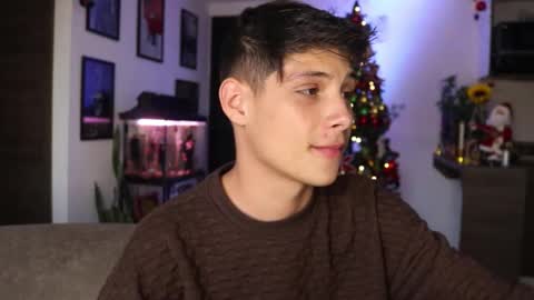 Snapshot of morgan_hiller chatting on 12/29/24, 10:47   online show from 12/29/24, 10:47