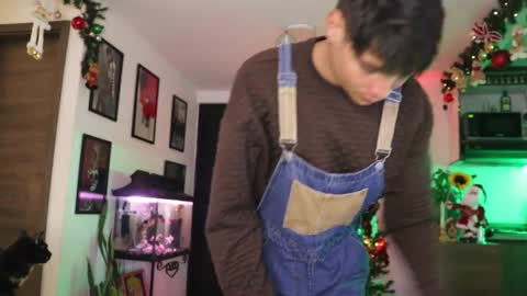 Snapshot of morgan_hiller chatting on 01/01/25, 01:37   online show from 01/01/25, 01:37