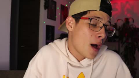 Snapshot of morgan_hiller chatting on 01/21/25, 12:46   online show from 01/21/25, 12:46