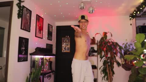 Snapshot of morgan_hiller chatting on 01/21/25, 03:48   online show from 01/21/25, 03:48