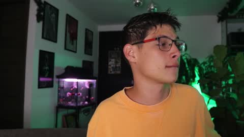 Snapshot of morgan_hiller chatting on 02/07/25, 01:04   online show from 02/07/25, 01:04