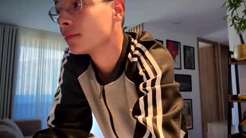 Snapshot of morgan_hiller chatting on 10/05/25, 08:18   online show from 10/05/25, 08:18