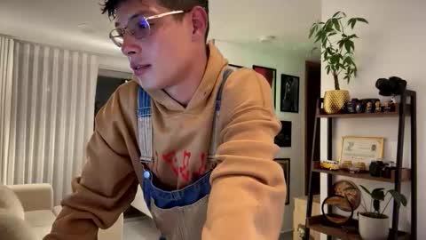 Snapshot of morgan_hiller chatting on 10/10/25, 01:48   online show from 10/10/25, 01:48