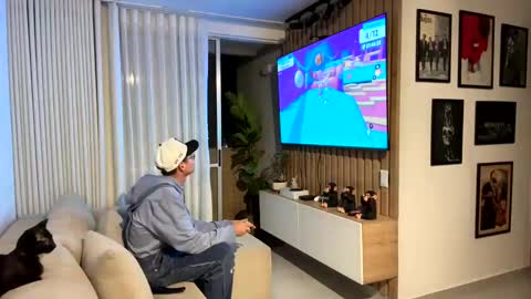 Snapshot of morgan_hiller chatting on 10/21/25, 02:01   online show from 10/21/25, 02:01