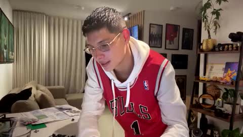 Snapshot of morgan_hiller chatting on 10/28/25, 12:36   online show from 10/28/25, 12:36