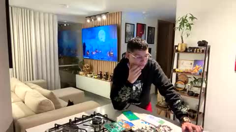 Snapshot of morgan_hiller chatting on 10/29/25, 12:24   online show from 10/29/25, 12:24