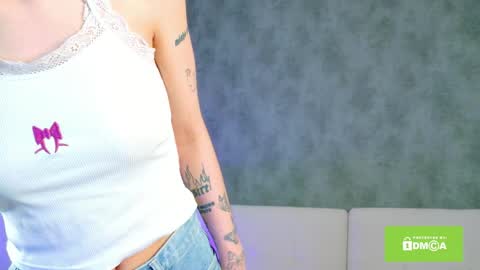 Snapshot of morninbunny_ chatting on 04/26/26, 03:15 Emilia online show from 04/26/26, 03:15