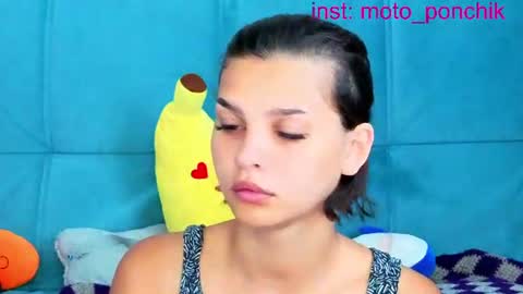 Snapshot of moto_ponchik chatting on 06/21/26, 06:16 Kris online show from 06/21/26, 06:16