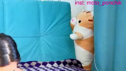 Snapshot of moto_ponchik chatting on 06/26/26, 06:40 Kris online show from 06/26/26, 06:40