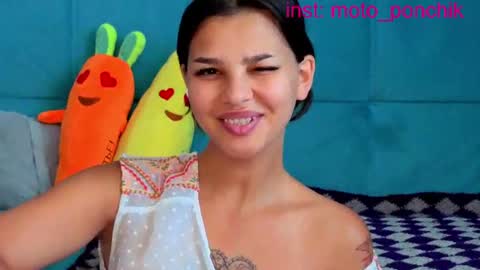 Snapshot of moto_ponchik chatting on 07/13/26, 06:27 Kris online show from 07/13/26, 06:27