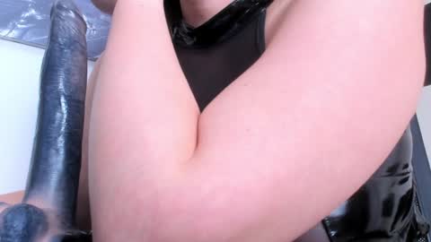 QUEEN CLARA online show from 02/04/25, 10:13