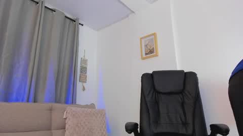 Snapshot of mr_adrian_ chatting on 04/08/26, 12:38 online show from 04/08/26, 12:38