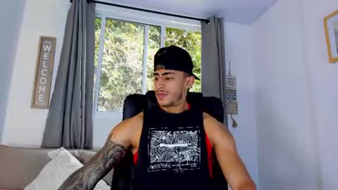 Snapshot of mr_adrian_ chatting on 06/30/26, 05:47 online show from 06/30/26, 05:47