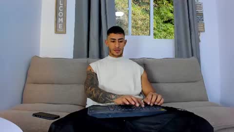 Snapshot of mr_adrian_ chatting on 07/03/26, 06:47 online show from 07/03/26, 06:47