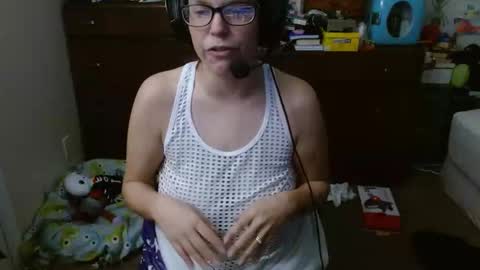 Mr and Mrs Dragon online show from 02/07/25, 05:40