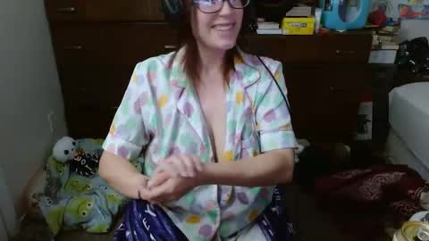 Mr and Mrs Dragon online show from 02/18/25, 06:15