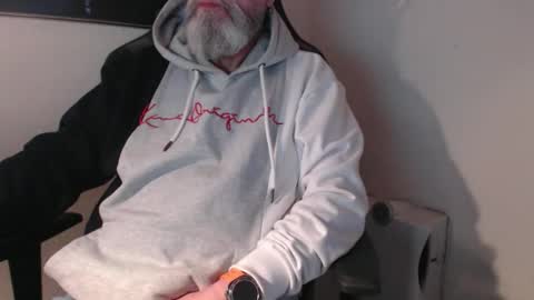 mr_boombastic2021 online show from 11/14/25, 10:47