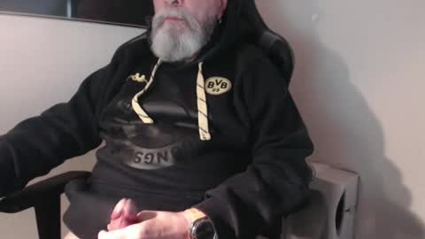 mr_boombastic2021 online show from 11/25/25, 10:37