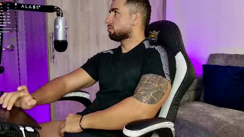 Snapshot of mr_david_cox chatting on 02/17/25, 11:44 David online show from 02/17/25, 11:44