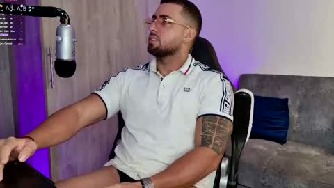 Snapshot of mr_david_cox chatting on 02/26/25, 02:14 David online show from 02/26/25, 02:14