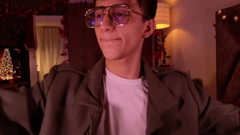 Snapshot of mr_evan1 chatting on 12/03/24, 01:43 Mr Evans online show from 12/03/24, 01:43