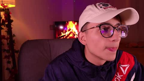 Snapshot of mr_evan1 chatting on 12/15/24, 01:43 Mr Evans online show from 12/15/24, 01:43