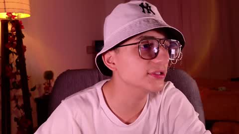 Snapshot of mr_evan1 chatting on 12/25/24, 04:54 Mr Evans online show from 12/25/24, 04:54