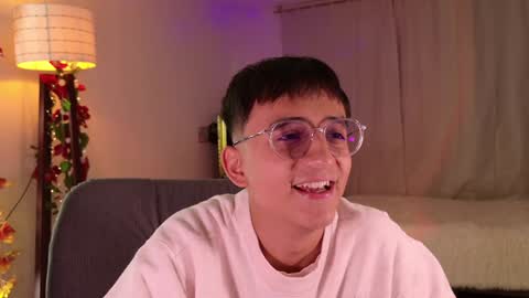 Snapshot of mr_evan1 chatting on 01/28/25, 02:53 Mr Evans online show from 01/28/25, 02:53