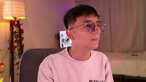 Snapshot of mr_evan1 chatting on 01/29/25, 02:32 Mr Evans online show from 01/29/25, 02:32