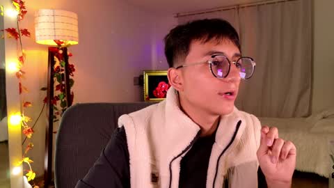 Snapshot of mr_evan1 chatting on 02/04/25, 02:53 Mr Evans online show from 02/04/25, 02:53