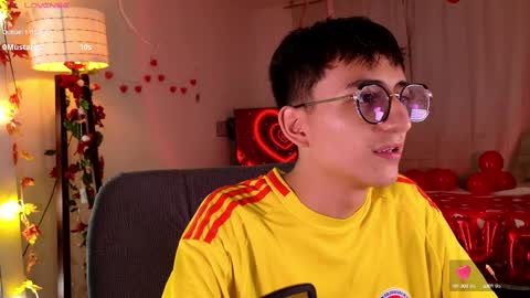 Snapshot of mr_evan1 chatting on 02/13/25, 02:42 Mr Evans online show from 02/13/25, 02:42