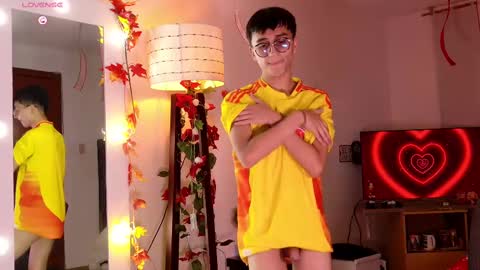 Snapshot of mr_evan1 chatting on 02/13/25, 05:44 Mr Evans online show from 02/13/25, 05:44