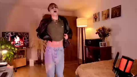 Snapshot of mr_evan1 chatting on 09/22/25, 04:09 Mr Evans online show from 09/22/25, 04:09