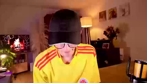 Snapshot of mr_evan1 chatting on 09/25/25, 05:16 Mr Evans online show from 09/25/25, 05:16