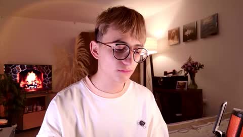 Snapshot of mr_evan1 chatting on 10/12/25, 04:17 Mr Evans online show from 10/12/25, 04:17