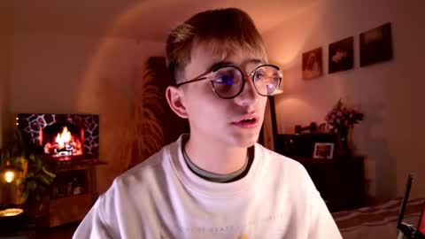 Snapshot of mr_evan1 chatting on 10/13/25, 04:07 Mr Evans online show from 10/13/25, 04:07