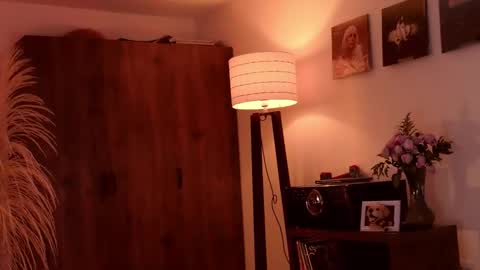 Snapshot of mr_evan1 chatting on 10/15/25, 02:39 Mr Evans online show from 10/15/25, 02:39