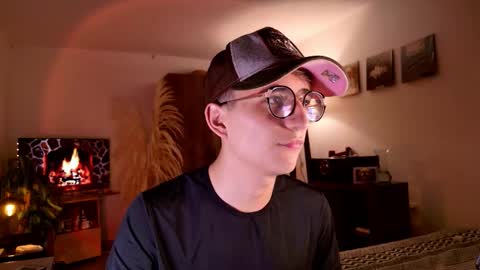 Snapshot of mr_evan1 chatting on 10/16/25, 01:12 Mr Evans online show from 10/16/25, 01:12