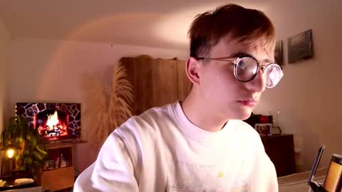 Snapshot of mr_evan1 chatting on 10/17/25, 04:42 Mr Evans online show from 10/17/25, 04:42