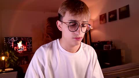 Snapshot of mr_evan1 chatting on 10/20/25, 05:35 Mr Evans online show from 10/20/25, 05:35