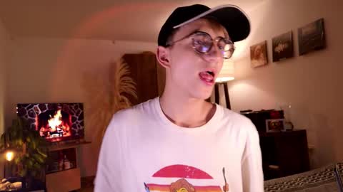 Snapshot of mr_evan1 chatting on 10/22/25, 03:01 Mr Evans online show from 10/22/25, 03:01