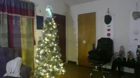 Snapshot of mr_happy12 chatting on 12/17/24, 10:44 mr_happy12 online show from 12/17/24, 10:44