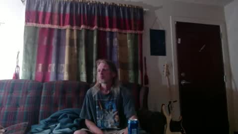 Snapshot of mr_happy12 chatting on 09/12/25, 02:11 mr_happy12 online show from 09/12/25, 02:11